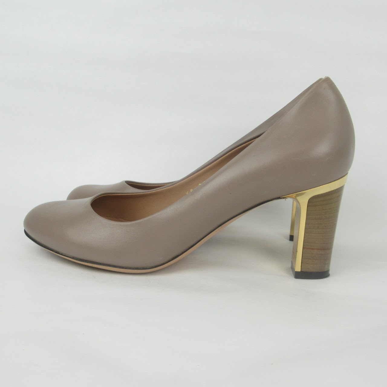 Ferragamo Fawn Pumps