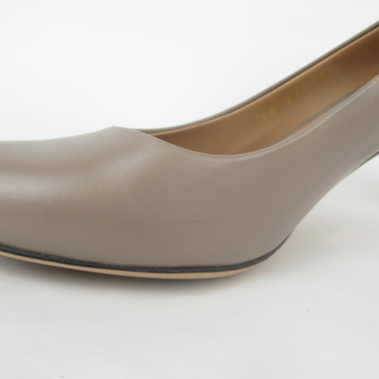 Ferragamo Fawn Pumps