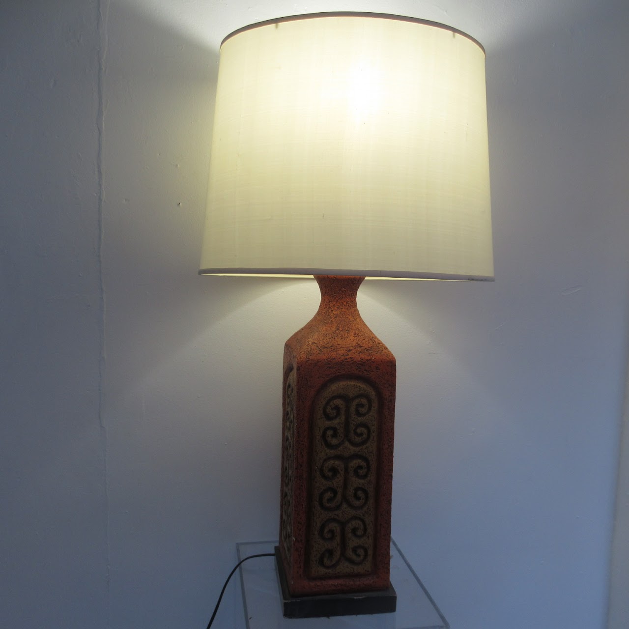 Quartite Creative Corp. Vintage Mid-Century Lamp