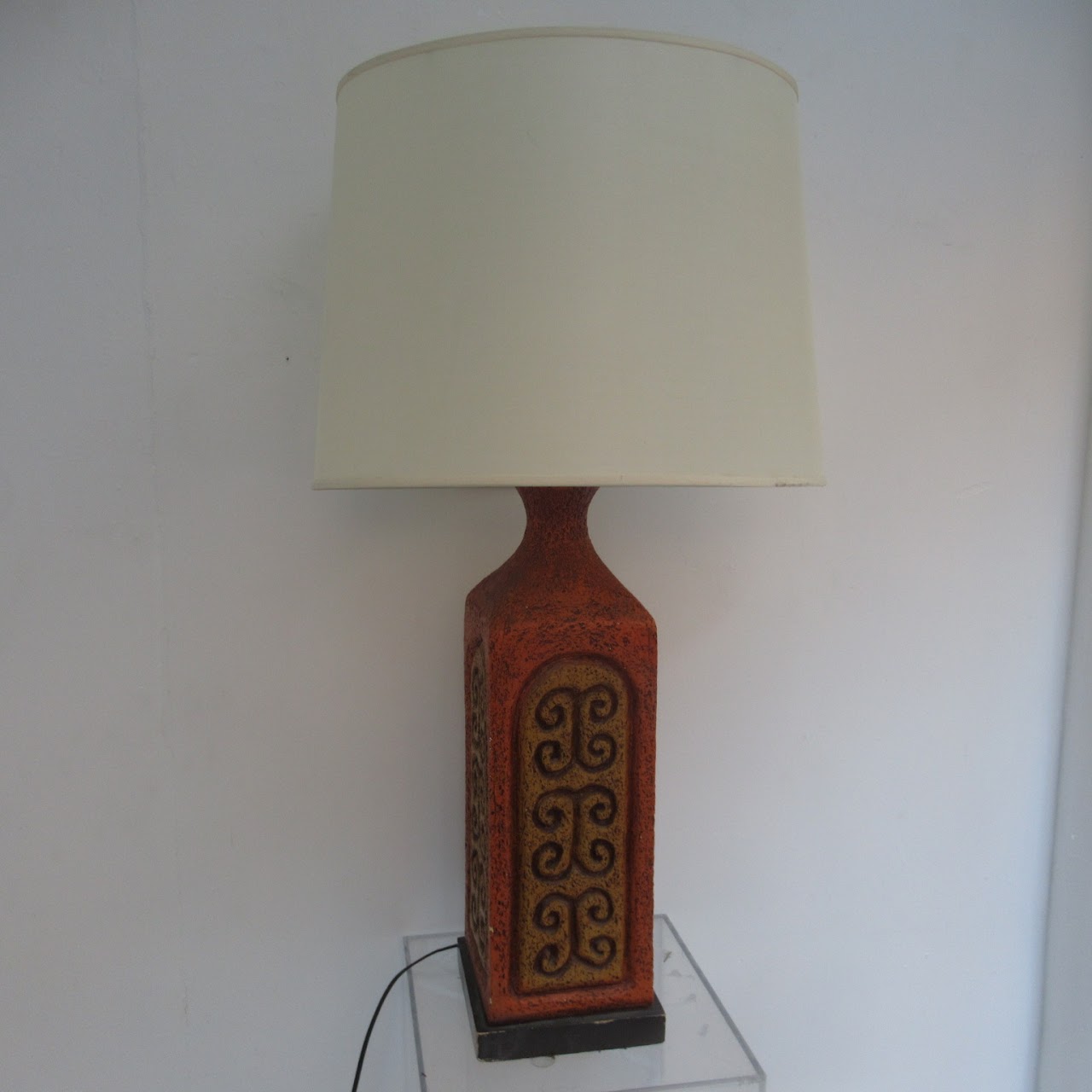 Quartite Creative Corp. Vintage Mid-Century Lamp