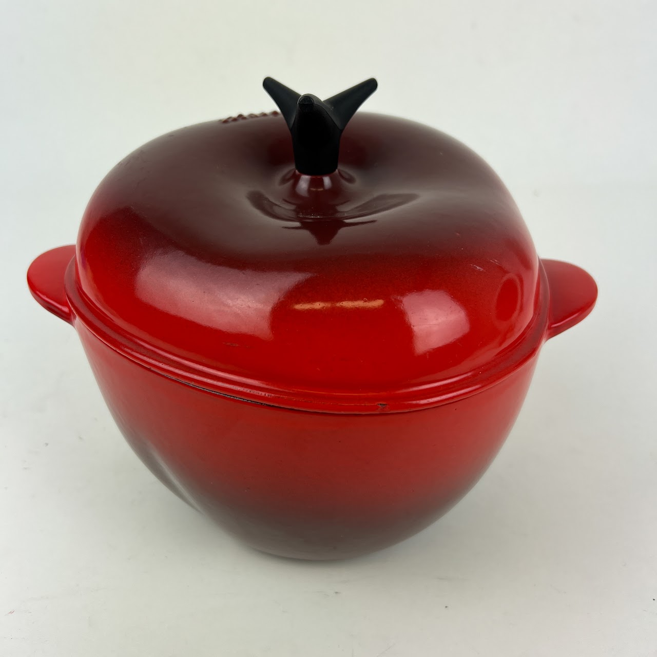 Le Creuset 2Qt Tomato Cast Iron Dutch Oven