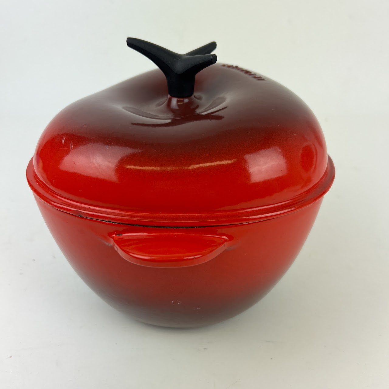 Le Creuset 2Qt Tomato Cast Iron Dutch Oven