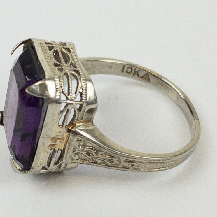 Vintage 10K White Gold and Purple Crystal Ring