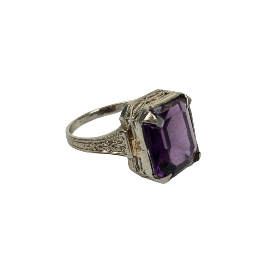 Vintage 10K White Gold and Purple Crystal Ring