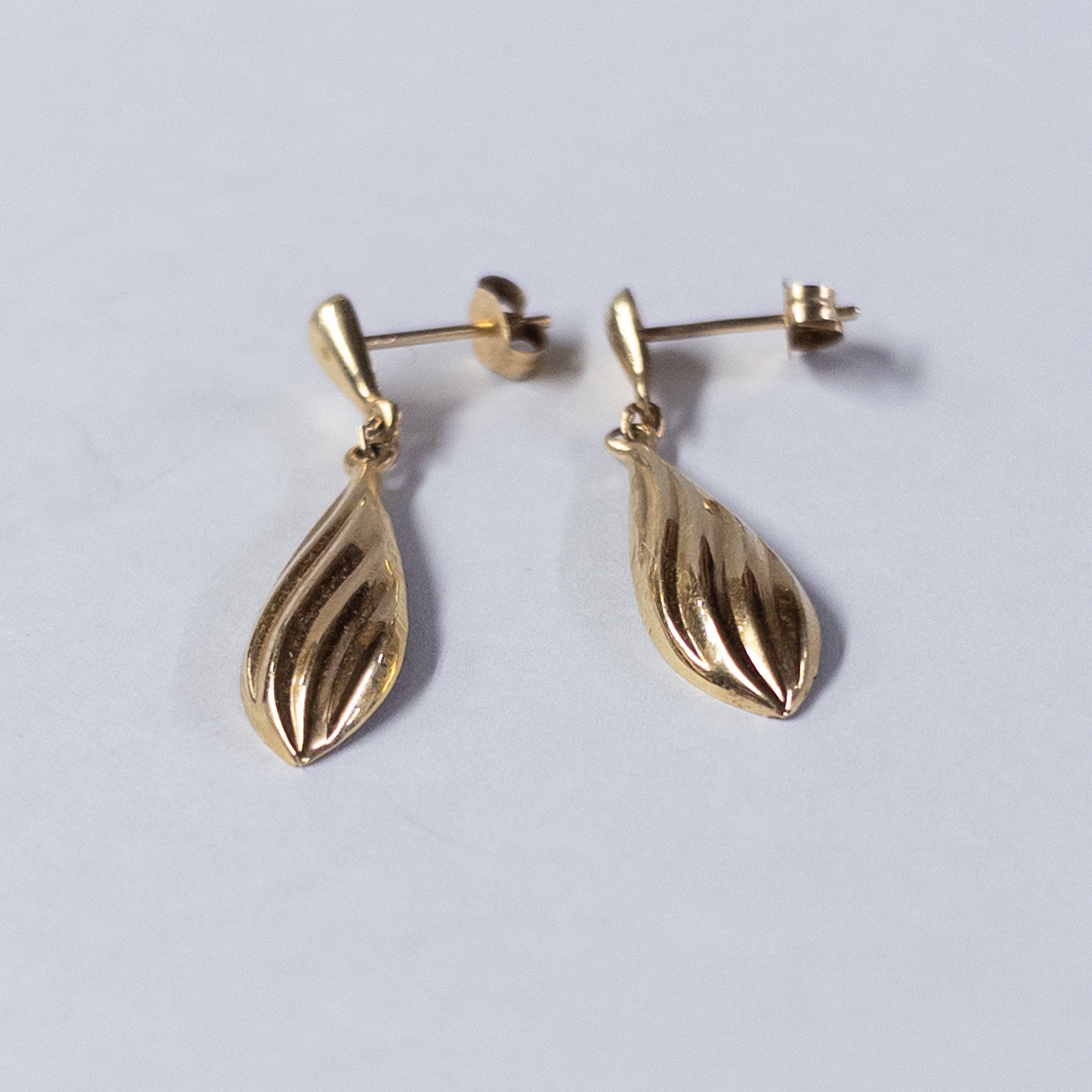 14K Gold Ridged Teardrop Earrings