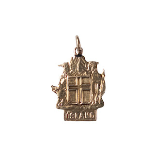 14K Gold Ísland (Iceland) Pendant