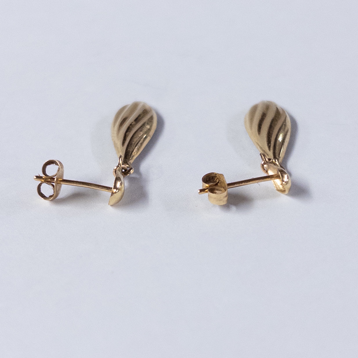 14K Gold Ridged Teardrop Earrings