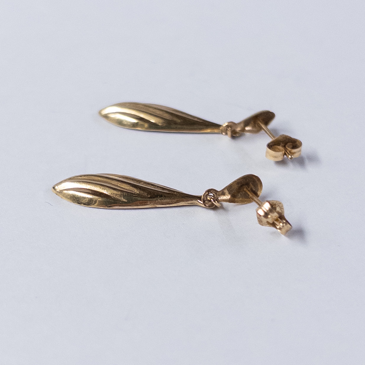 14K Gold Ridged Teardrop Earrings