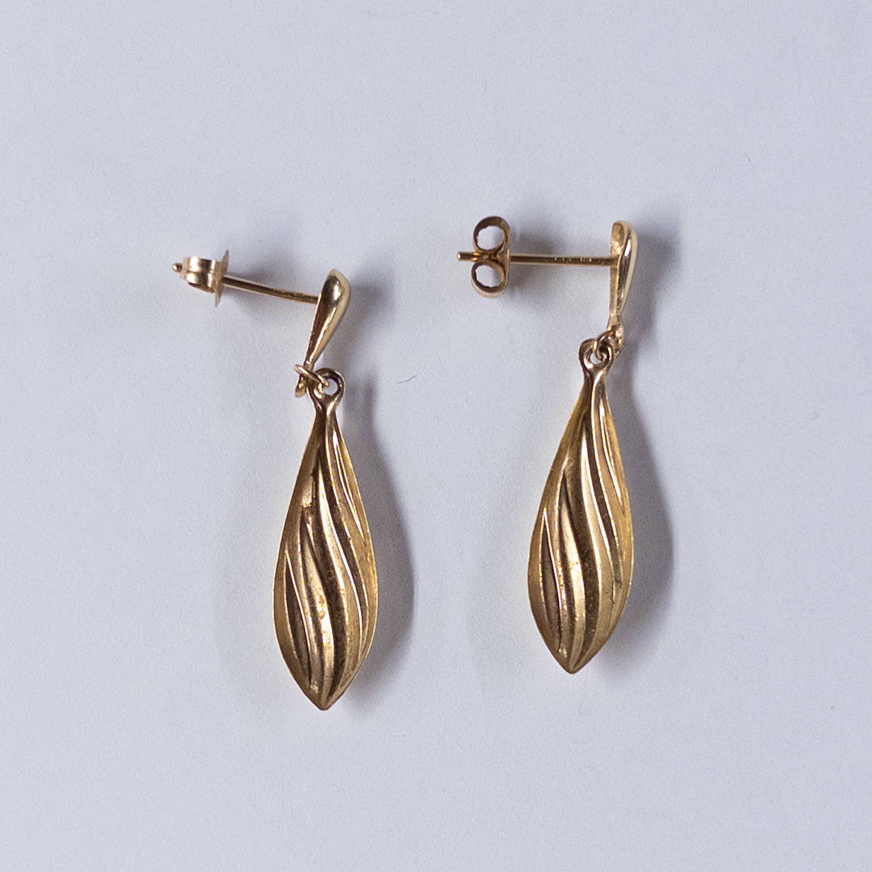 14K Gold Ridged Teardrop Earrings