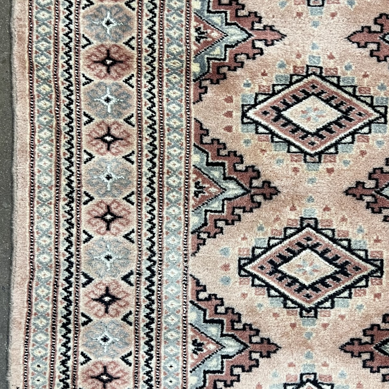 Wool Diamond Medallion Area Rug