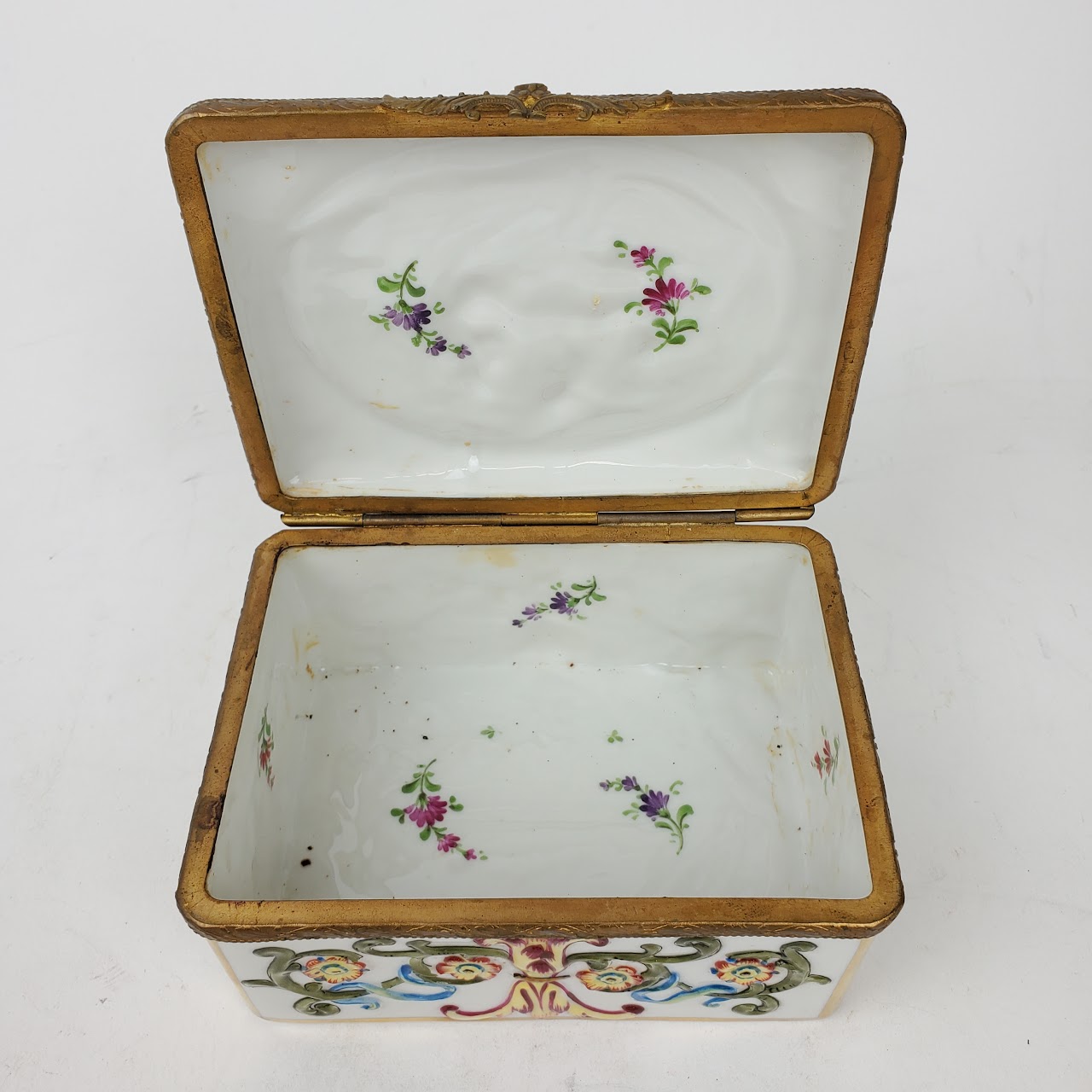 Antique Capodimonte Hinged Decorative Box