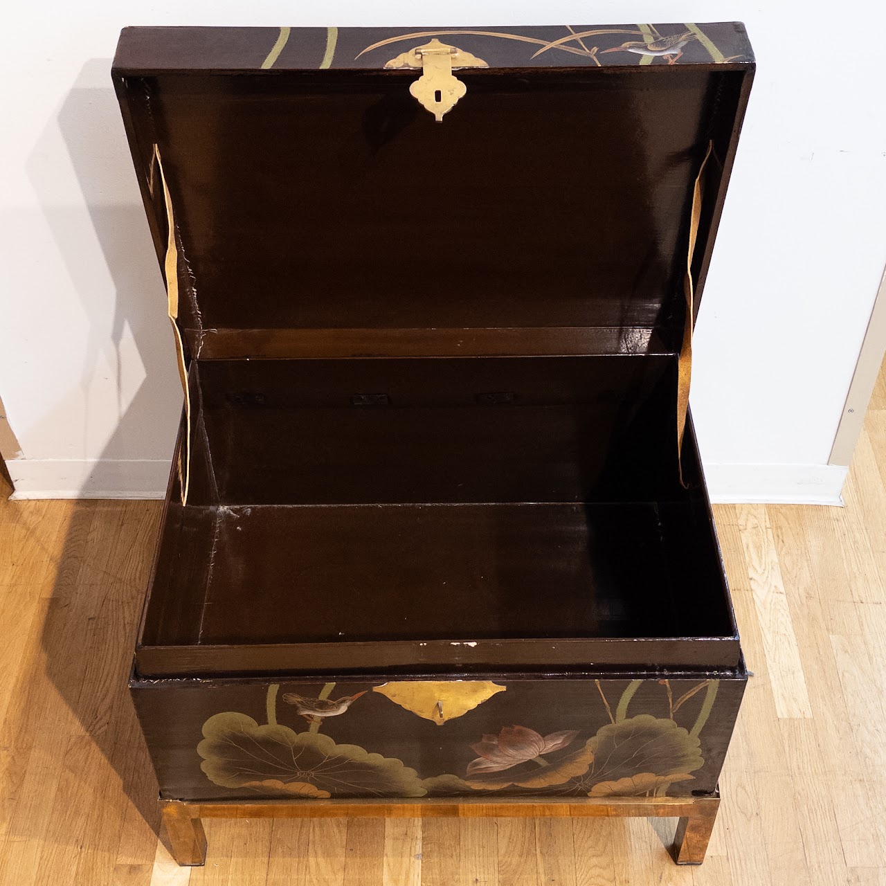 Chinese Hand Painted Lacquered Tea Chest