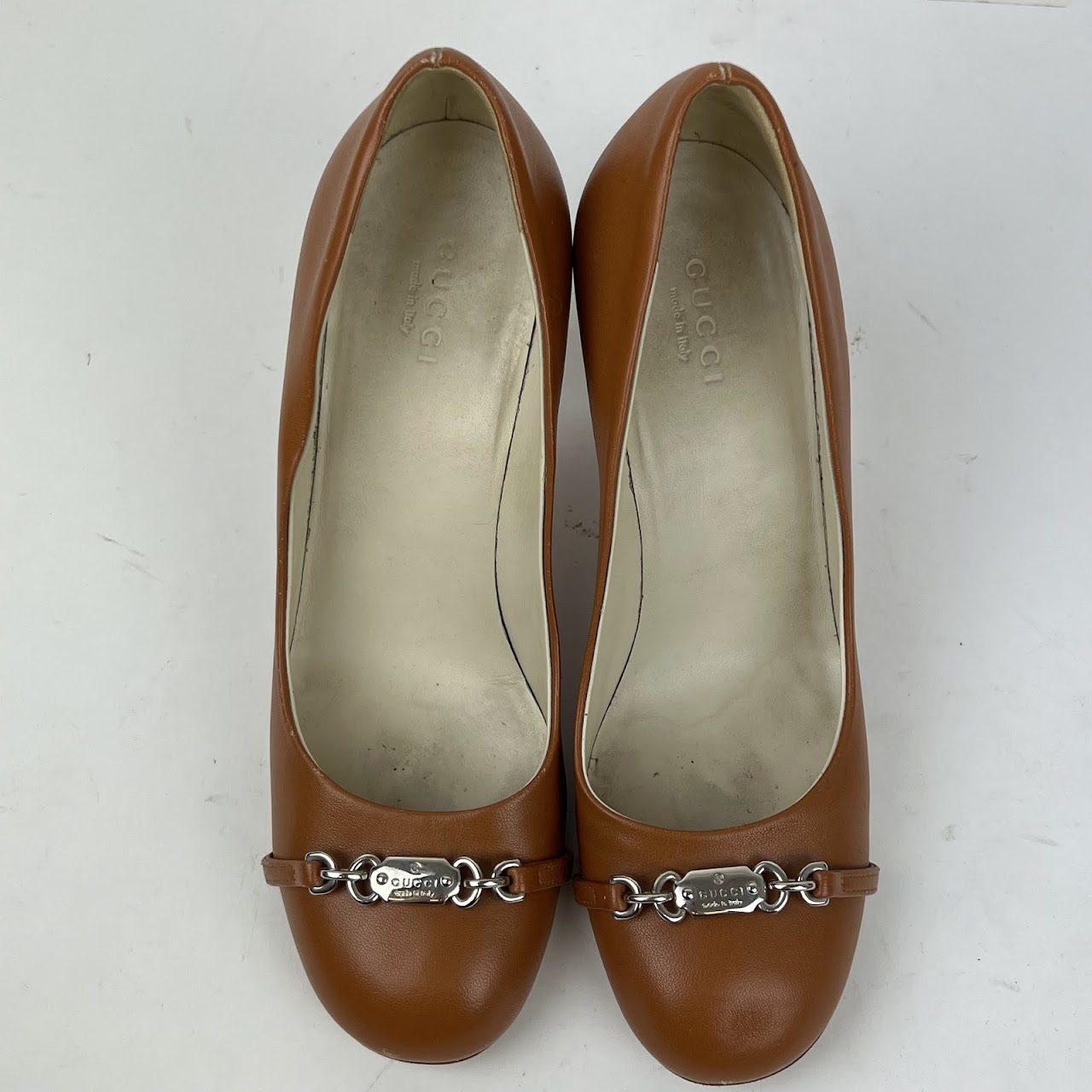 Gucci Chain Accent Leather Pumps