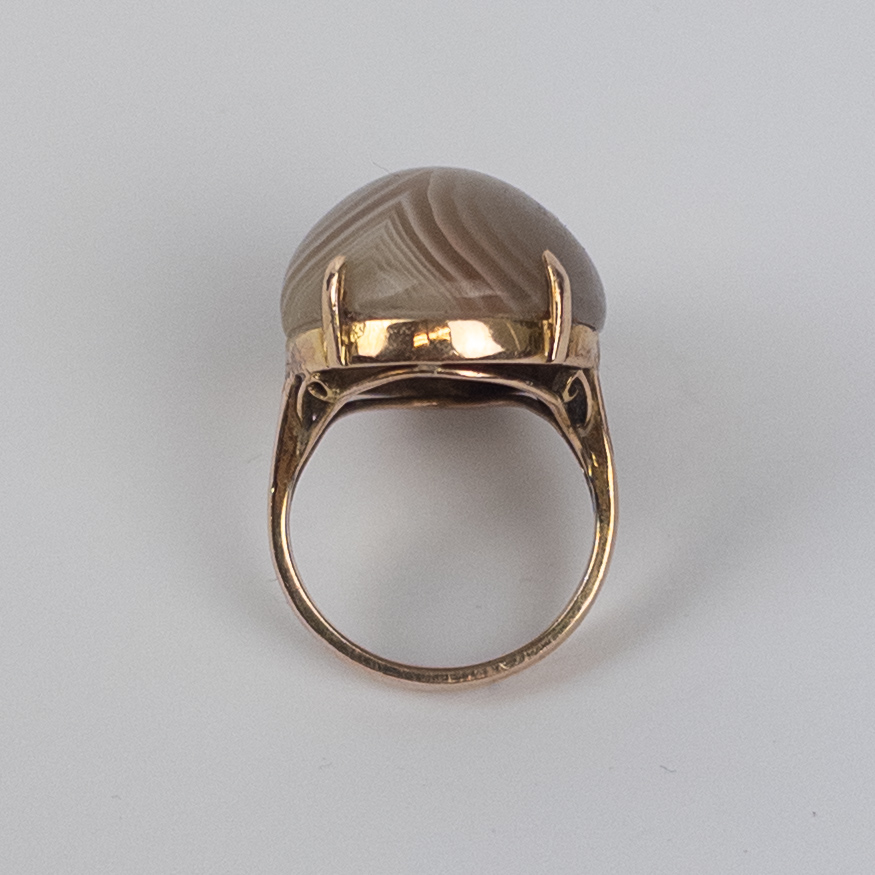 14K Gold Ring with Agate Cabochon