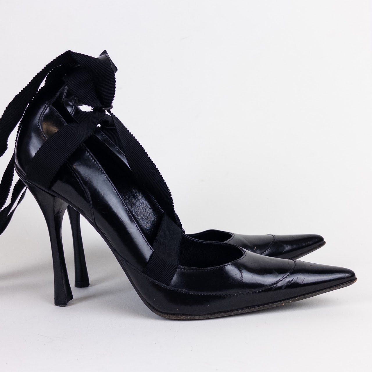 Gucci Black Runway Pumps with Ribbon Detail