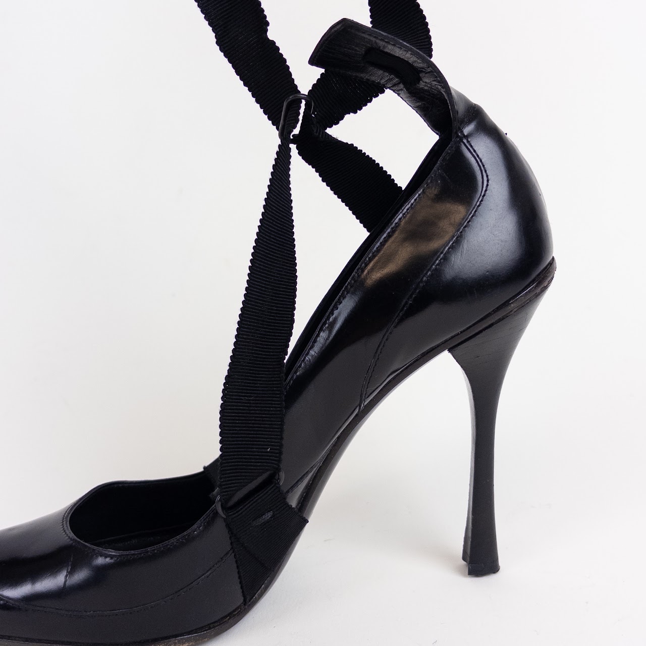 Gucci Black Runway Pumps with Ribbon Detail