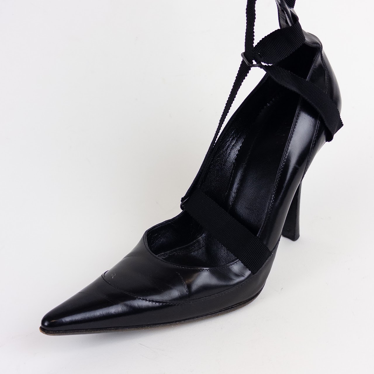 Gucci Black Runway Pumps with Ribbon Detail