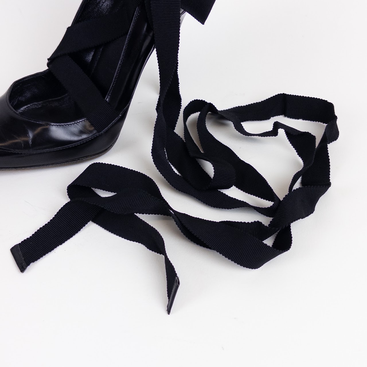 Gucci Black Runway Pumps with Ribbon Detail