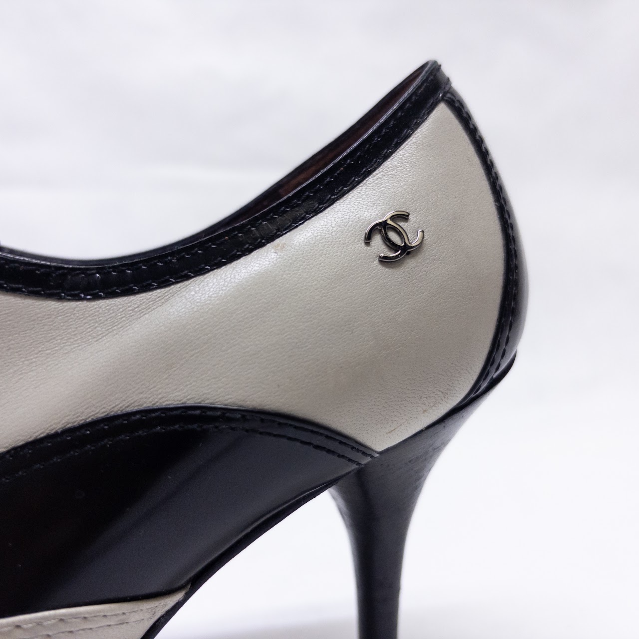 Chanel Leather Oxford Pumps