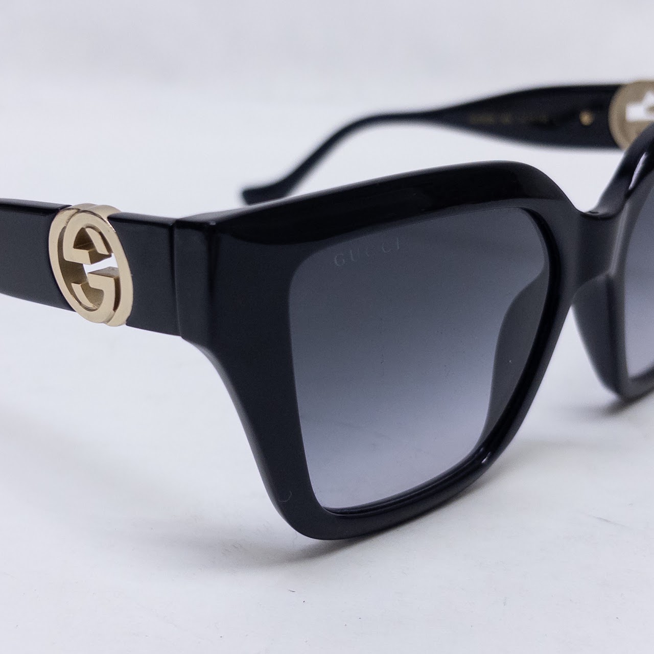 Gucci GG Logo Heavy Framed Sunglasses