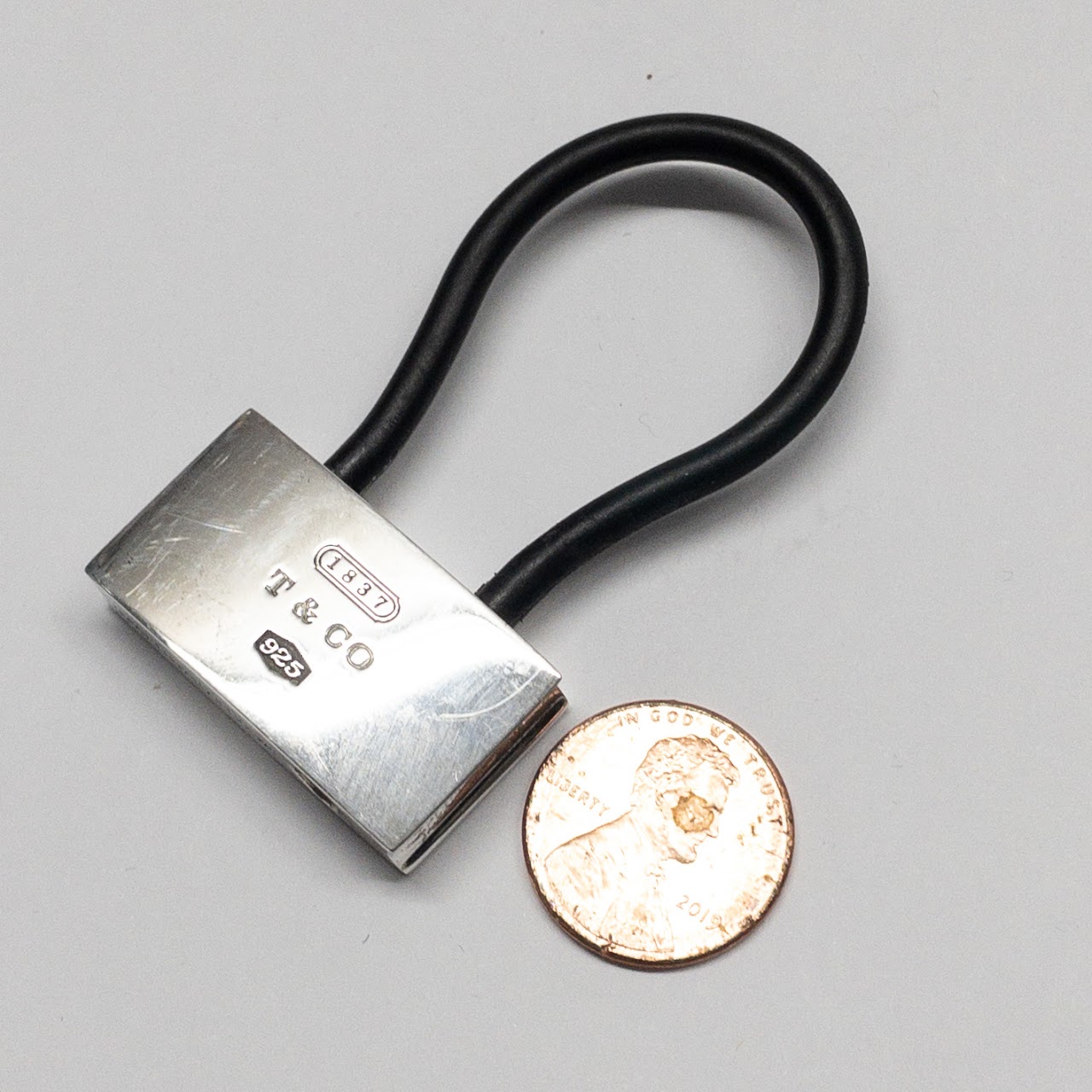 Sterling Silver Padlock And Key Dangle Charm – Unclaimed Baggage