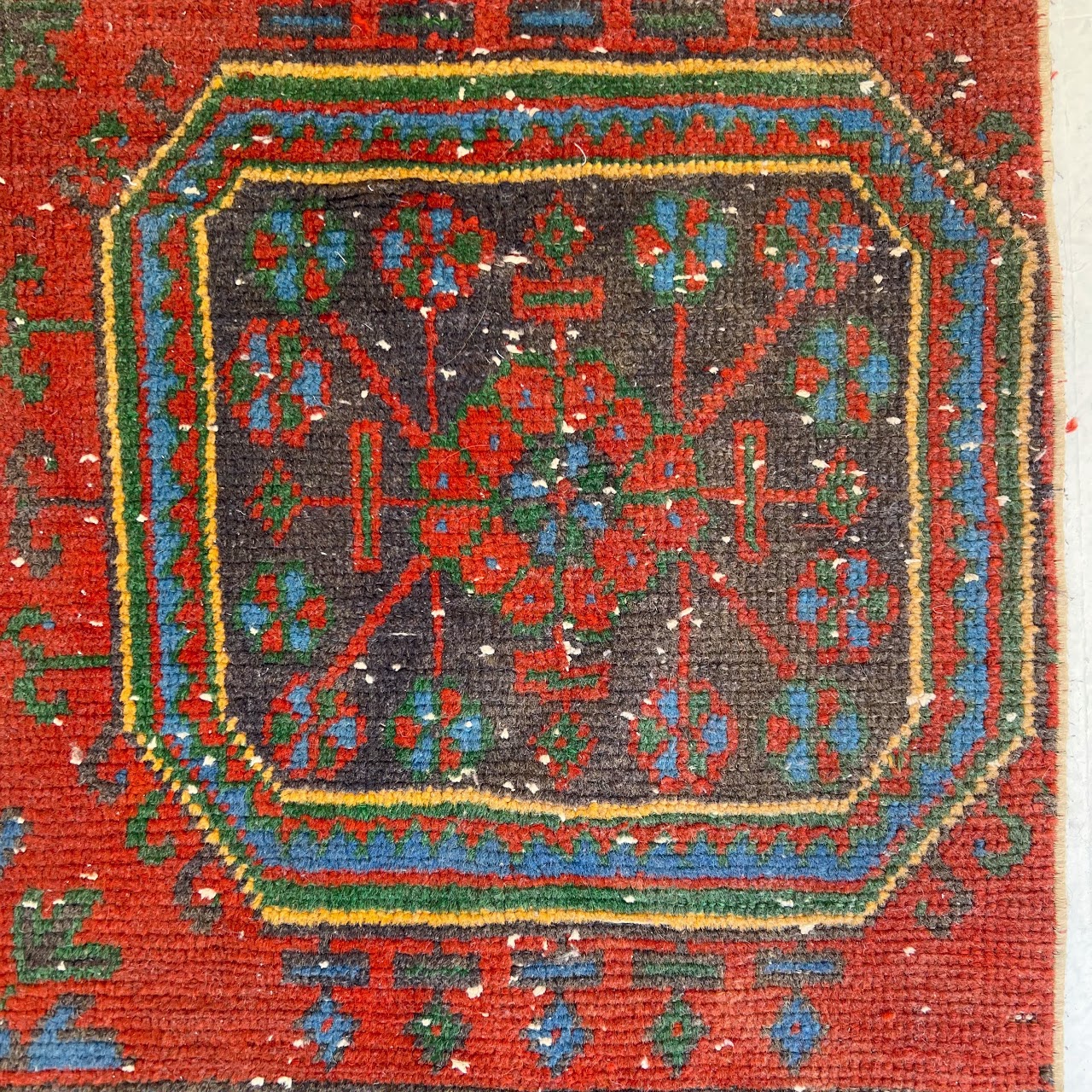 Wool Finished Medallion Rug Segment