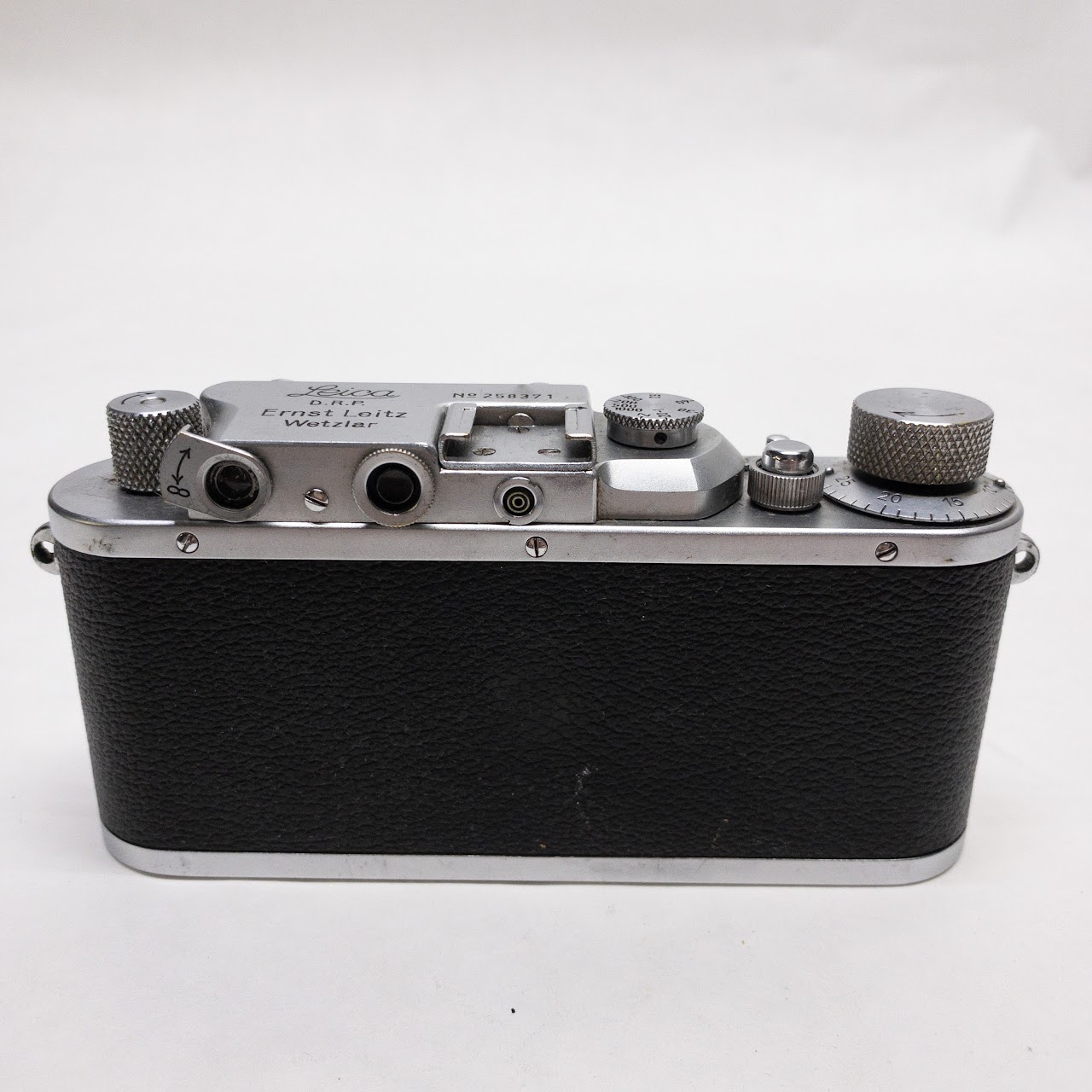 Leica DRP No. 258371 Camera with  Leather Case, 5cm Summar Lense & Yellow Filter