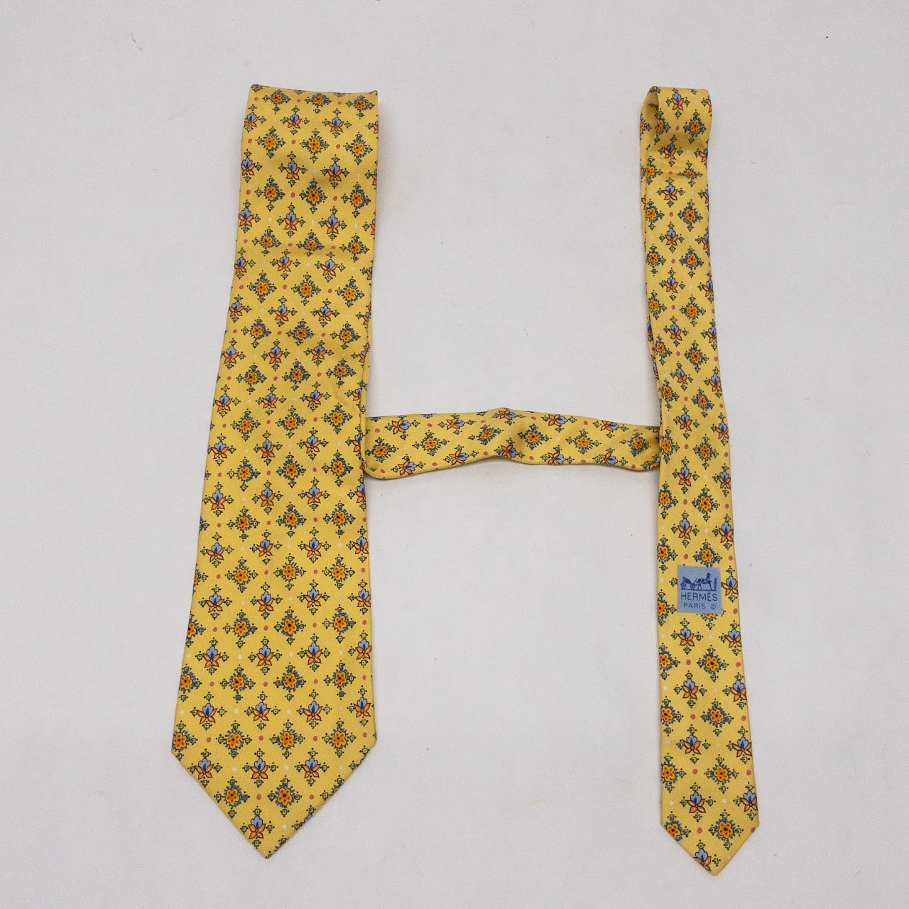 Hermès Silk Yellow Floral Tie