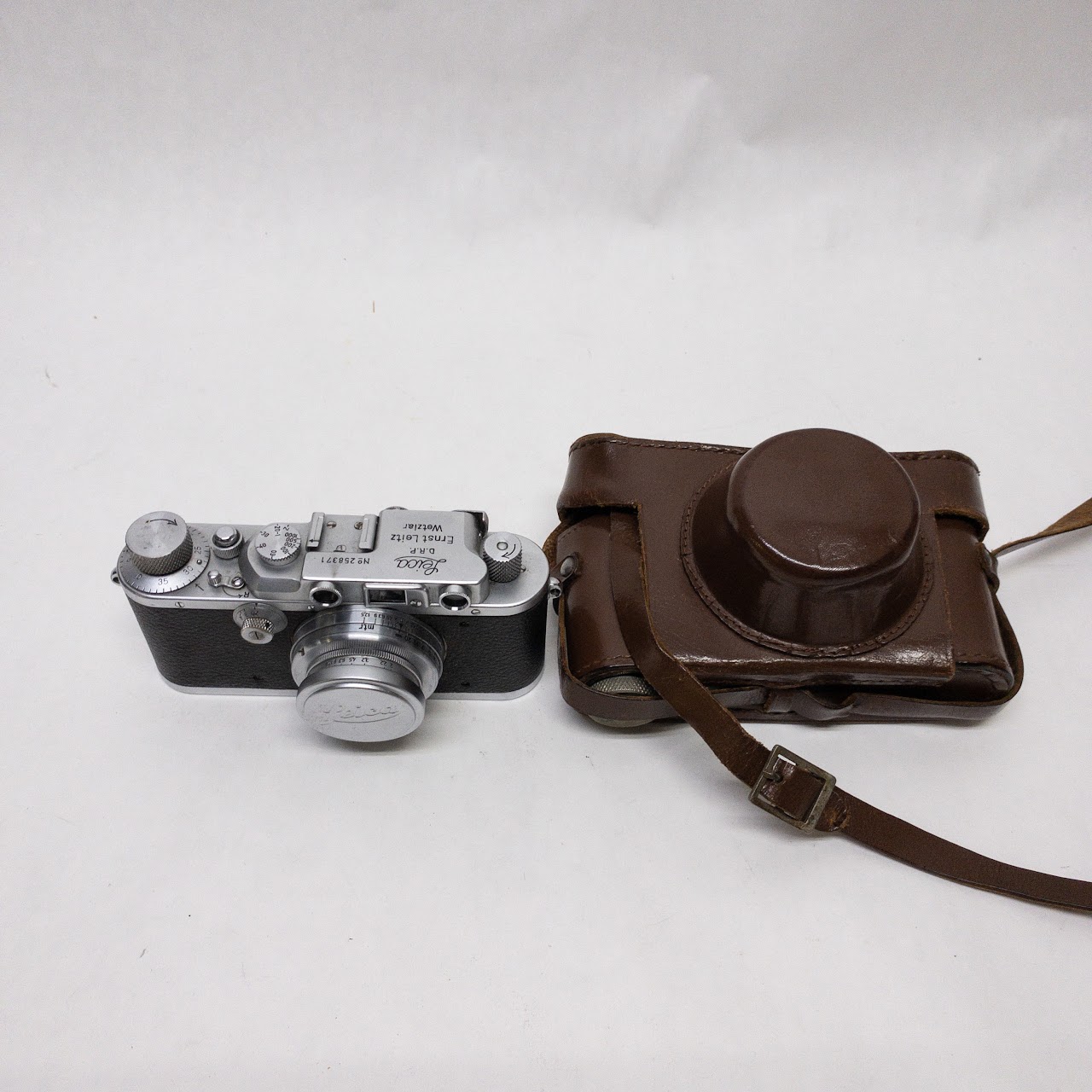 Leica DRP No. 258371 Camera with  Leather Case, 5cm Summar Lense & Yellow Filter