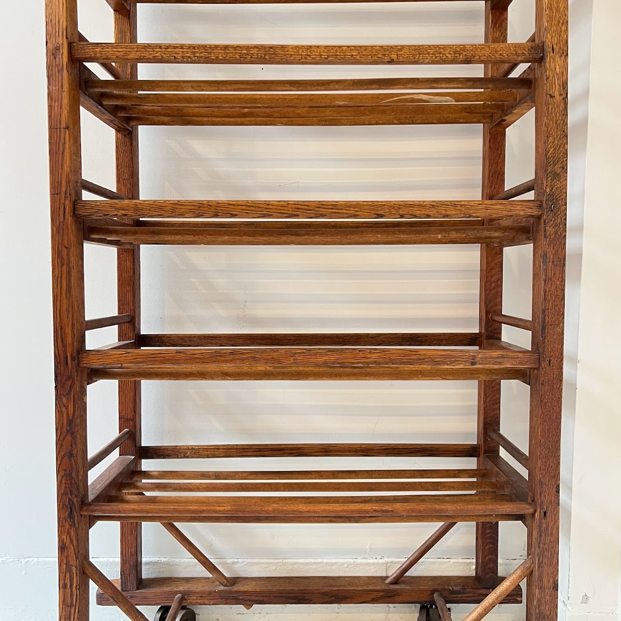 Found this pic of an antique Bakers Rack. I want this one so bad