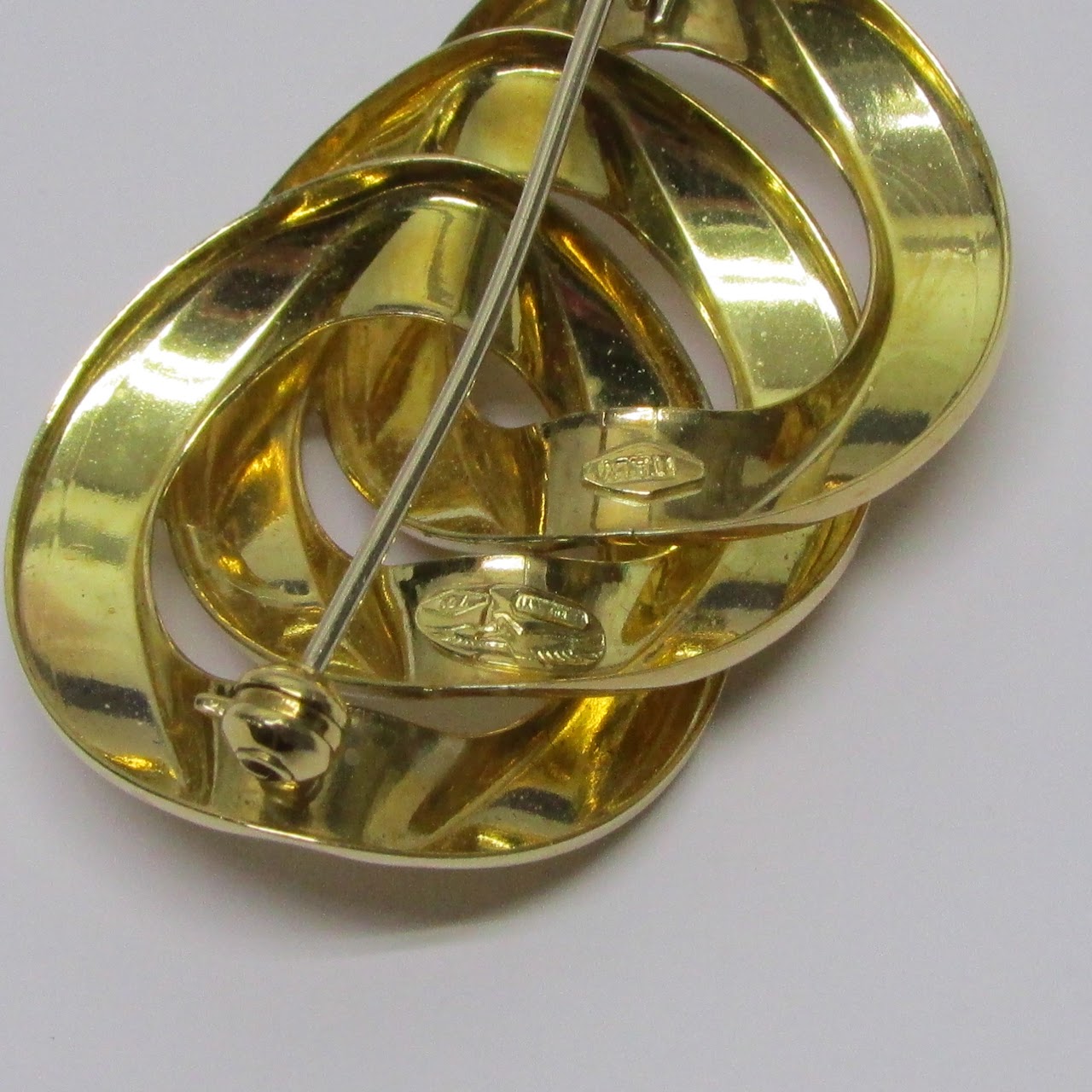 18K Gold Interlocking Loop Brooch