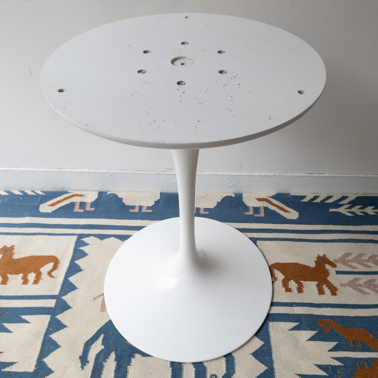 Knoll + Eero Saarinen 47" Round Dining Table