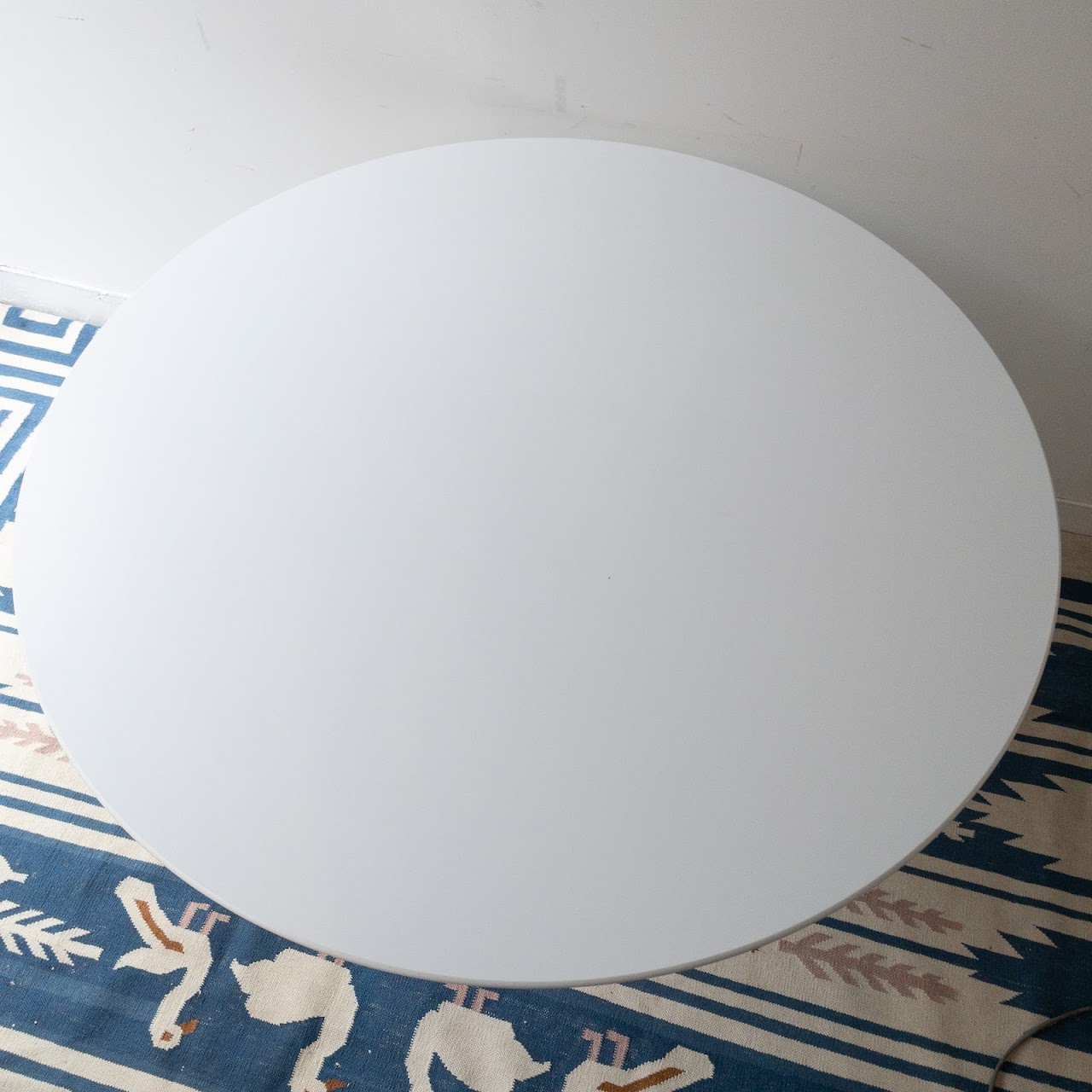 Knoll + Eero Saarinen 47" Round Dining Table