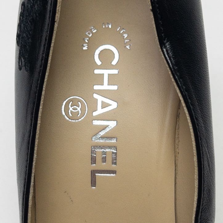 Chanel Gabrielo Chanel Leather and Grosgrain Cap Toe Pumps