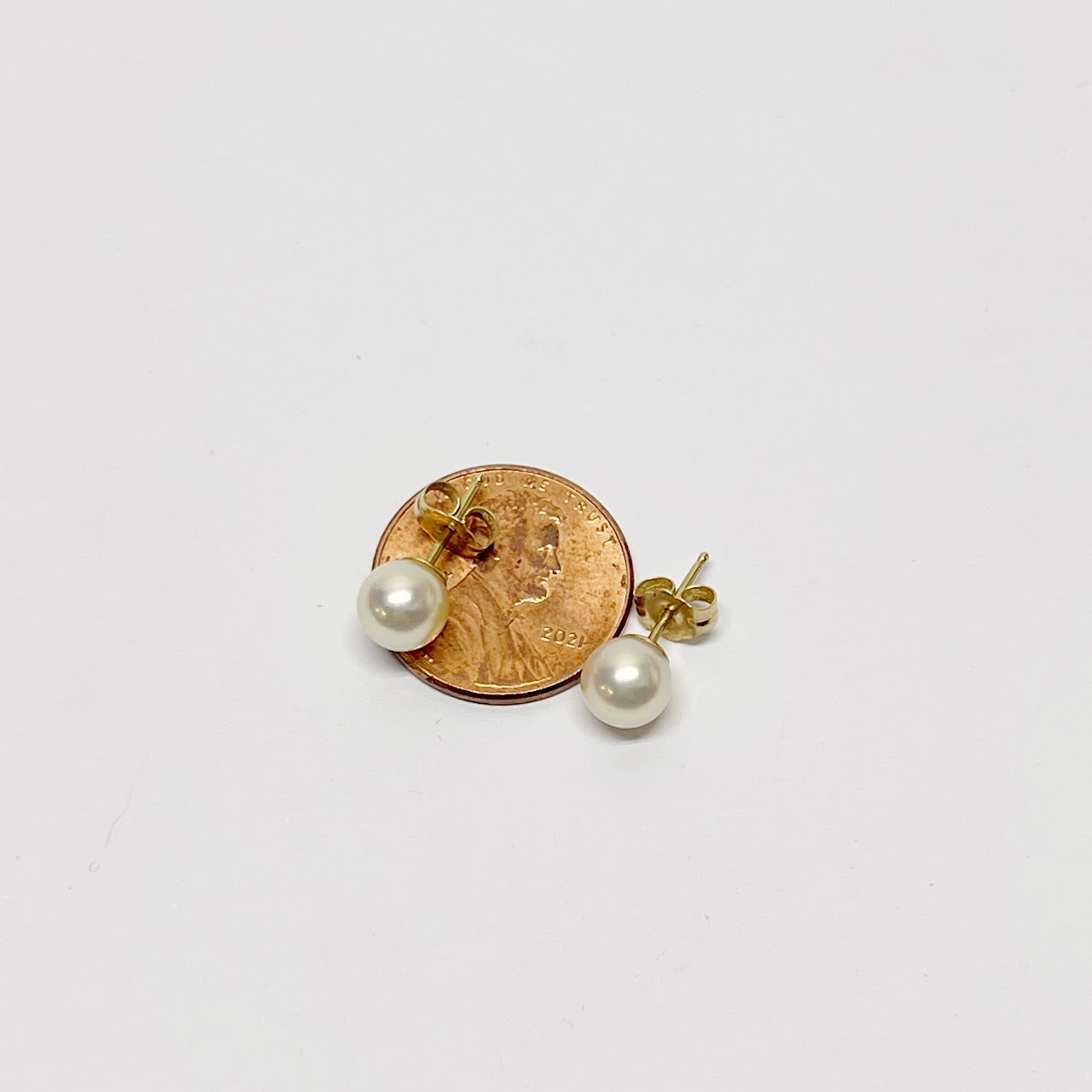 Pearl and 14K Gold Stud Earrings