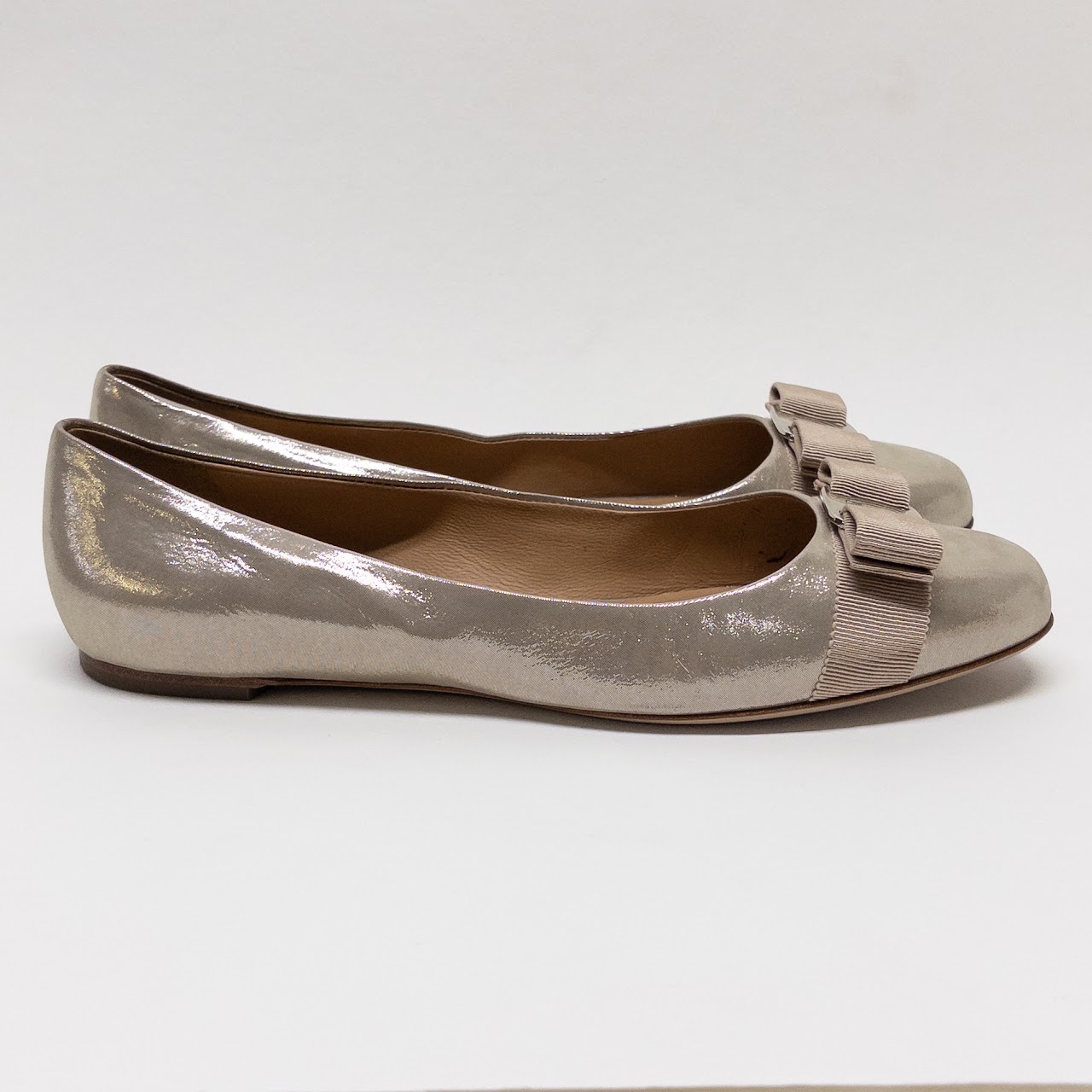 Salvatore Ferragamo Varina Light Silver-Gray Lame Flats