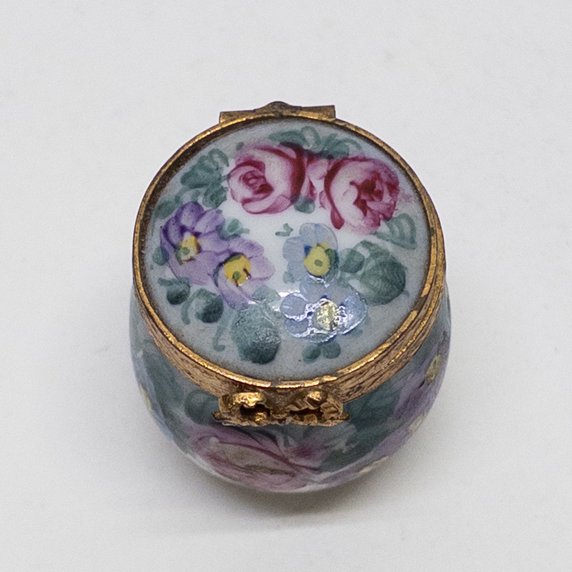 Peint Main Limoges Miniature Lidded Porcelain Box