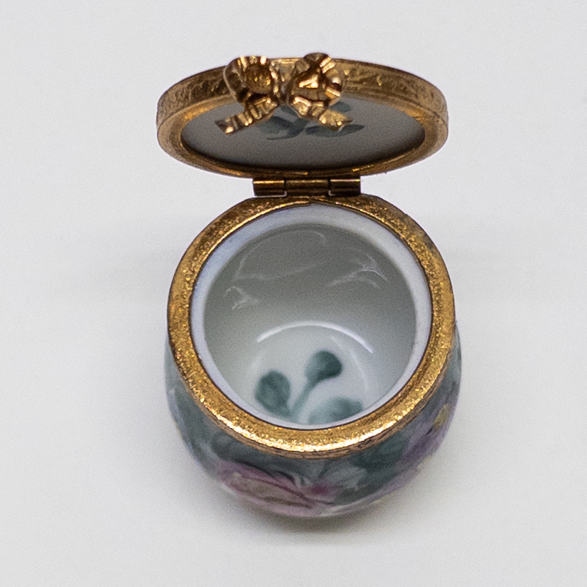 Peint Main Limoges Miniature Lidded Porcelain Box