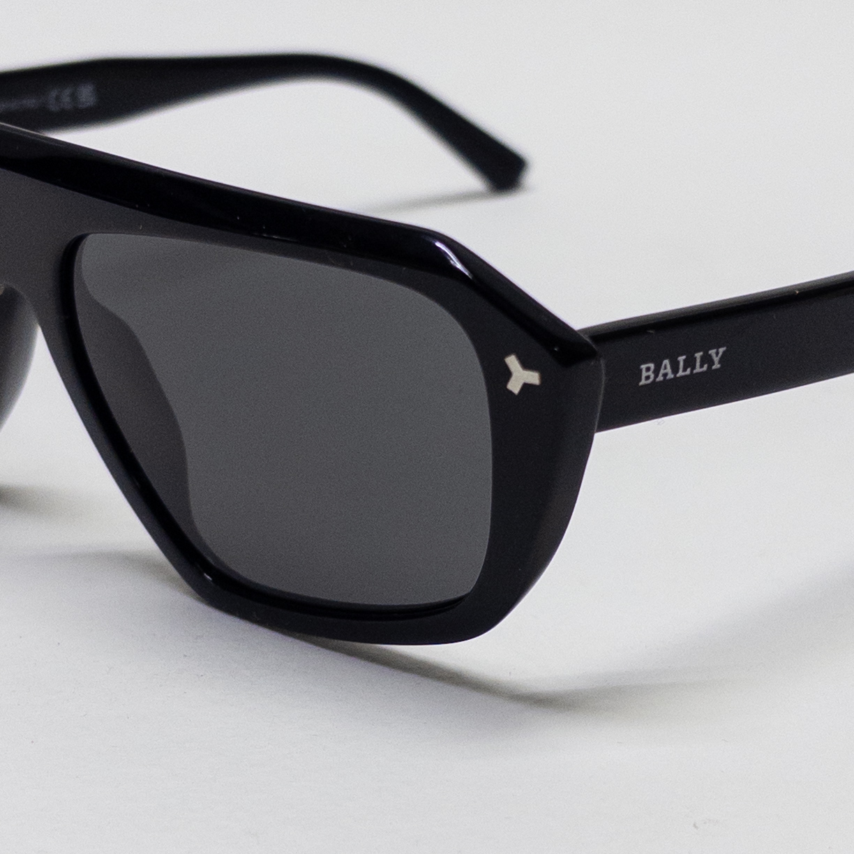 Bally Flat-Top BY0026 Sunglasses