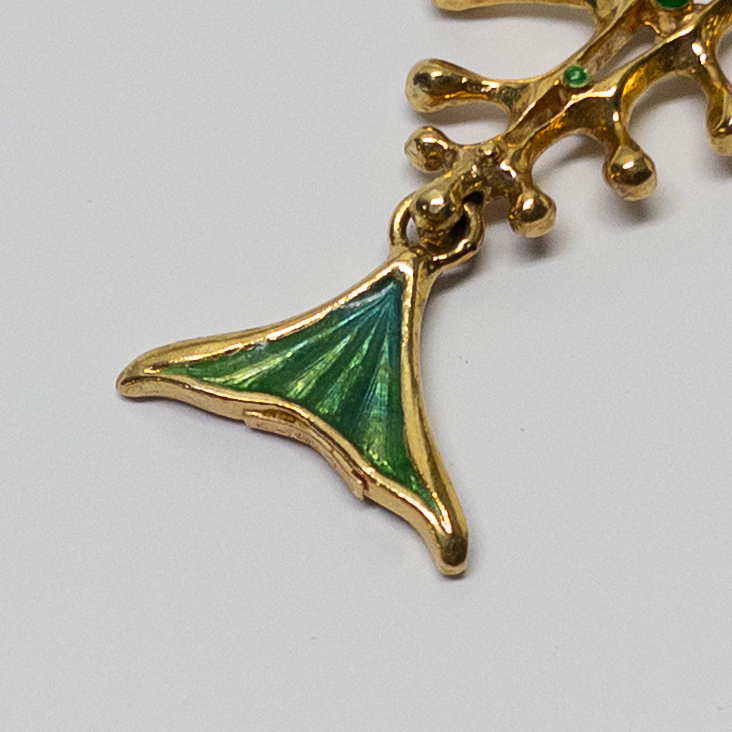 18K Gold and Enamel Indaerre Italian Fishbone Pendant