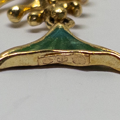 18K Gold and Enamel Indaerre Italian Fishbone Pendant