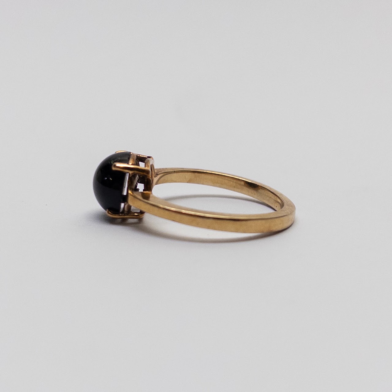 14K Gold & Cabochon Shape Onyx Ring