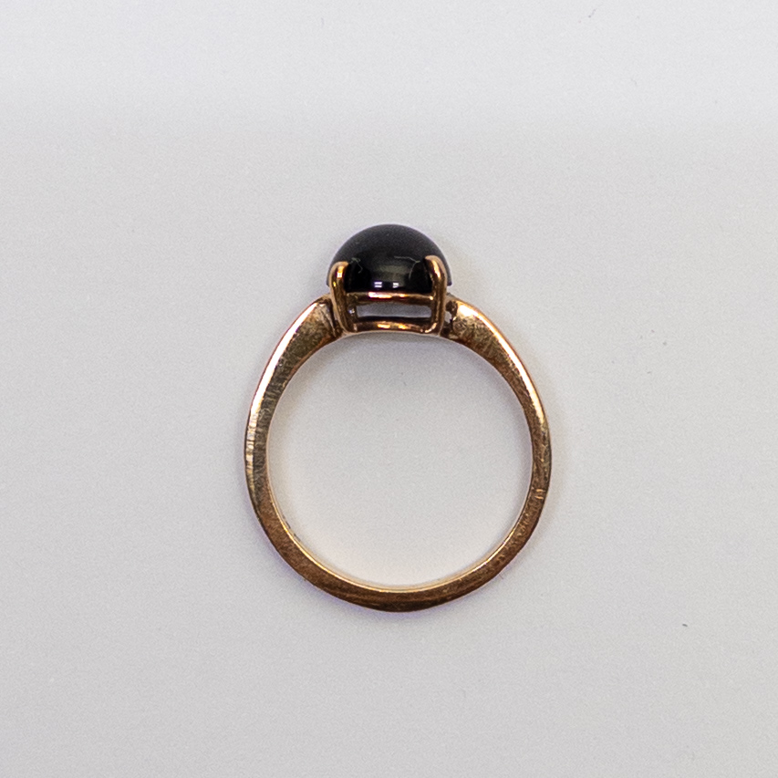 14K Gold & Cabochon Shape Onyx Ring