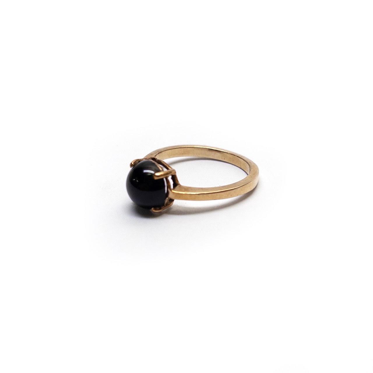 14K Gold & Cabochon Shape Onyx Ring