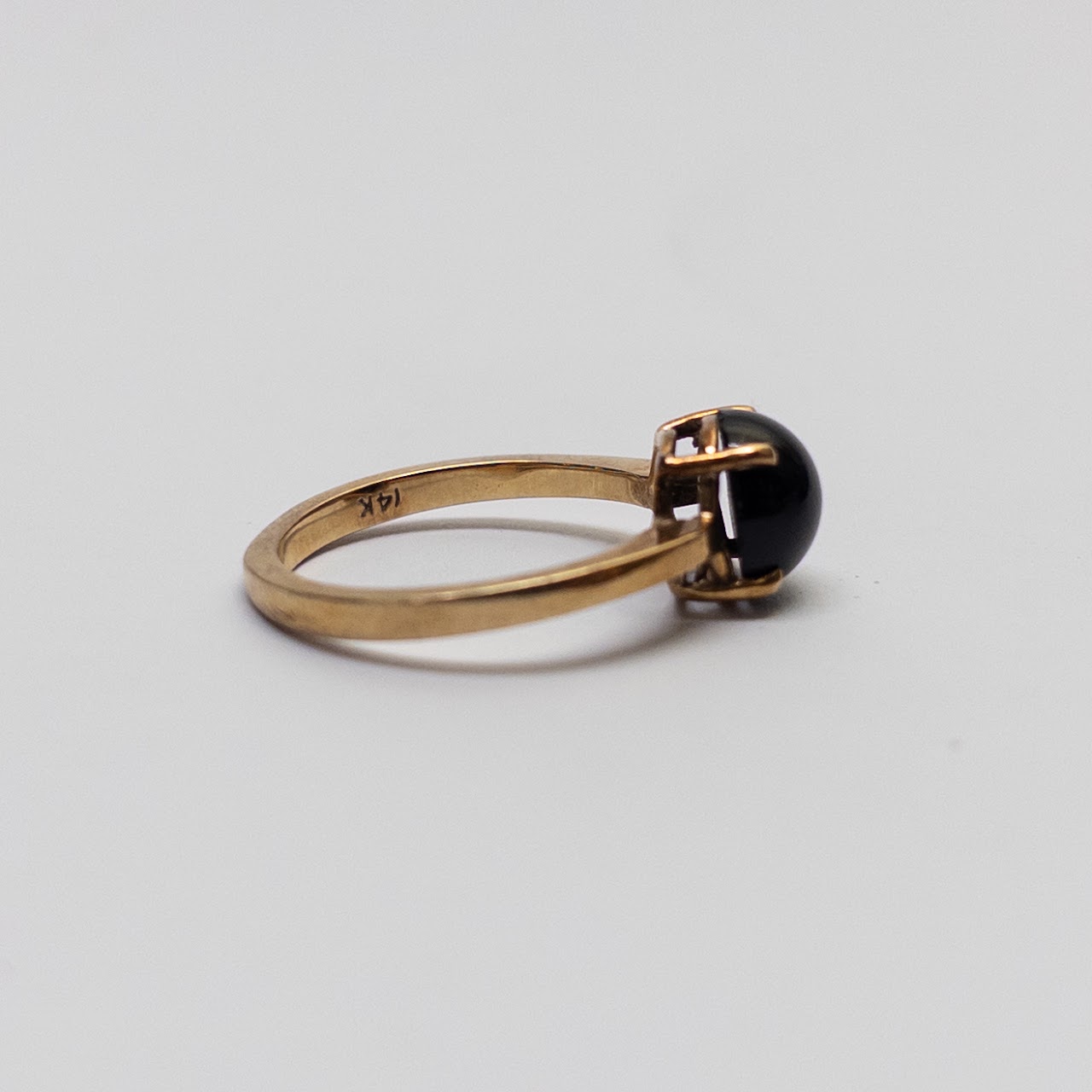 14K Gold & Cabochon Shape Onyx Ring