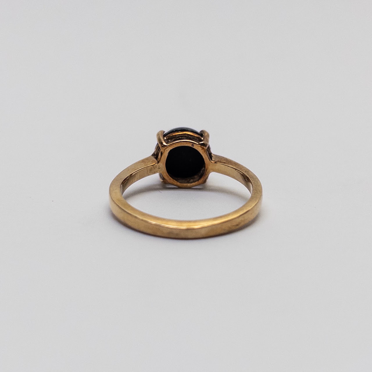 14K Gold & Cabochon Shape Onyx Ring