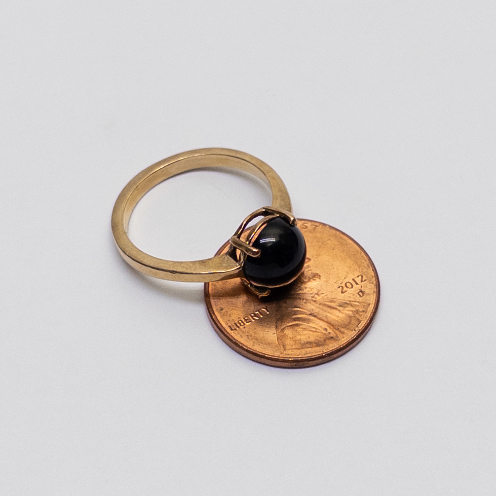 14K Gold & Cabochon Shape Onyx Ring