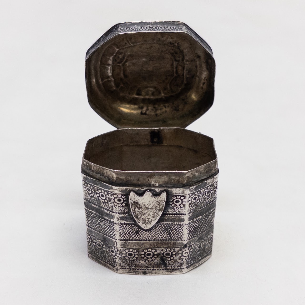 Dutch 833 Silver Octagonal Pillbox