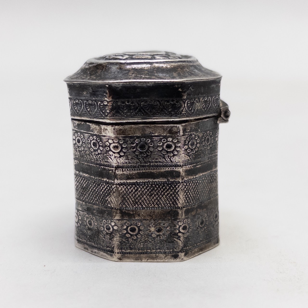 Dutch 833 Silver Octagonal Pillbox