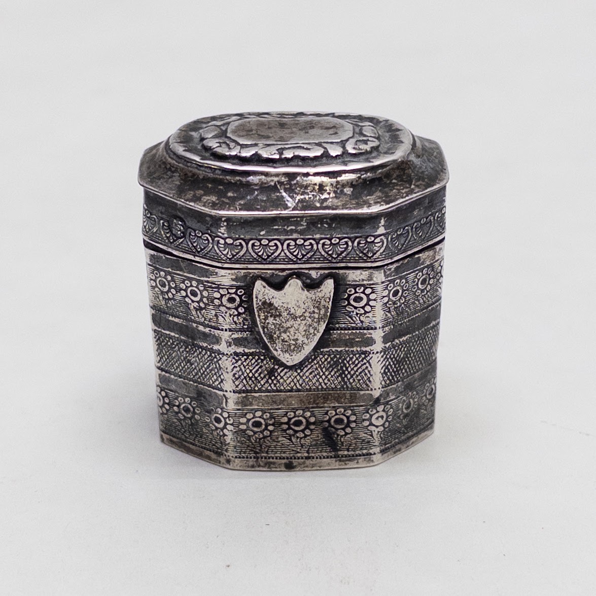 Dutch 833 Silver Octagonal Pillbox